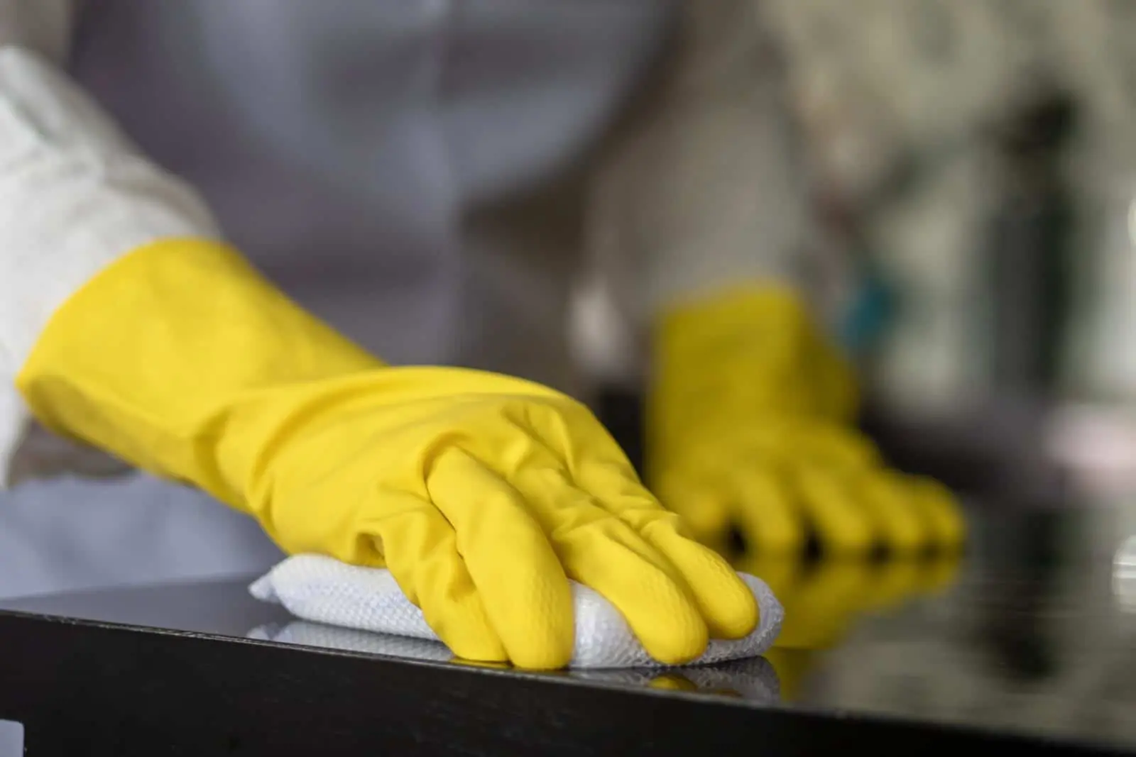 خادمات بالساعات في الشارقة