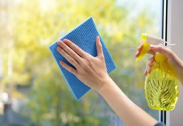 عاملات نظافة بالساعة في رأس الخيمة